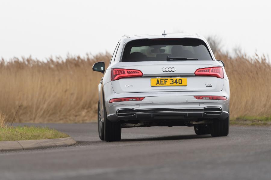  Audi Q5 TFSI Quattro S-Line 2017 года  (UK) (фото 25 из 40)